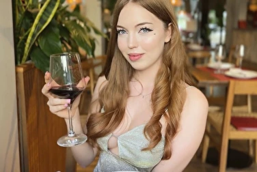 1 комплимент и бокал вина — и уже согласна, чтоб я на лицо кончал